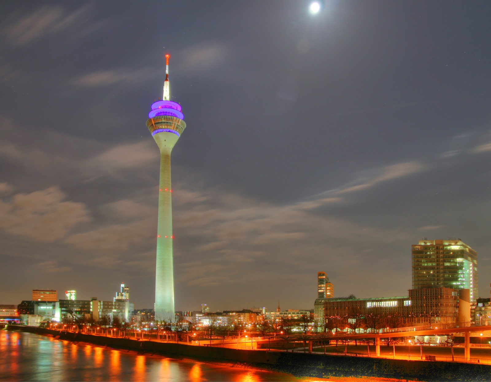 Düsseldorf Skyline am Rhein – professionelles Webdesign für die Landeshauptstadt